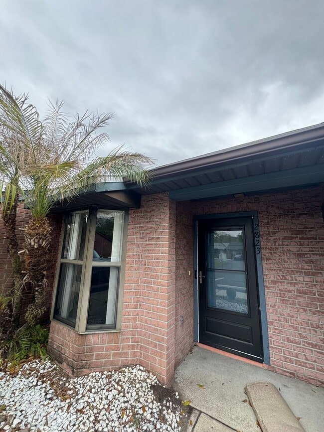 Building Photo - MOVE IN SPECIAL- Cozy 1 Bed/ 1 Bath in King Oak Villas