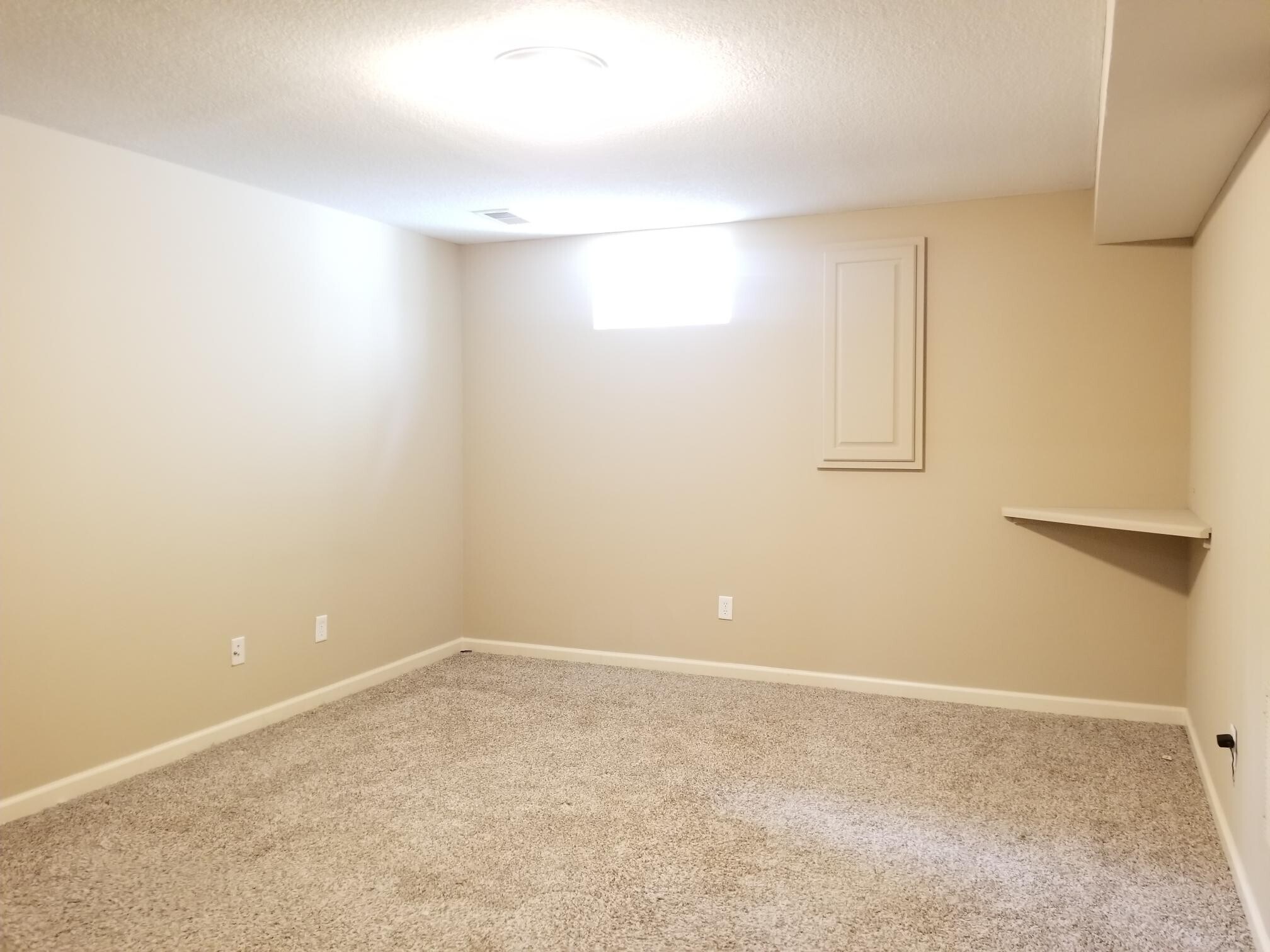 Building Photo - 5701 NE Hidden Meadow Dr