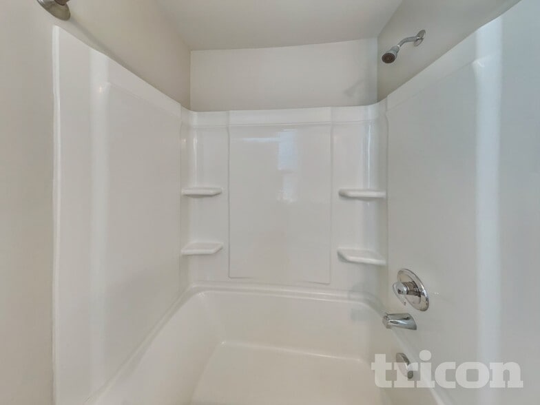 Building Photo - 2424 Solomon Ln