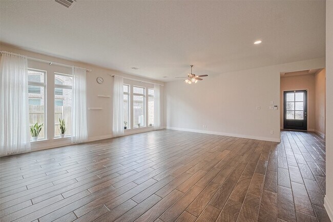 Building Photo - 6906 Montclair Colony Trl