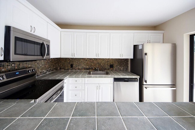 Building Photo - 1700 Embassy Dr