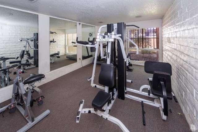 Building Photo - Charming 2-Bedroom, 1.75-Bathroom Unit with Garage, Patio & Community Amenities!