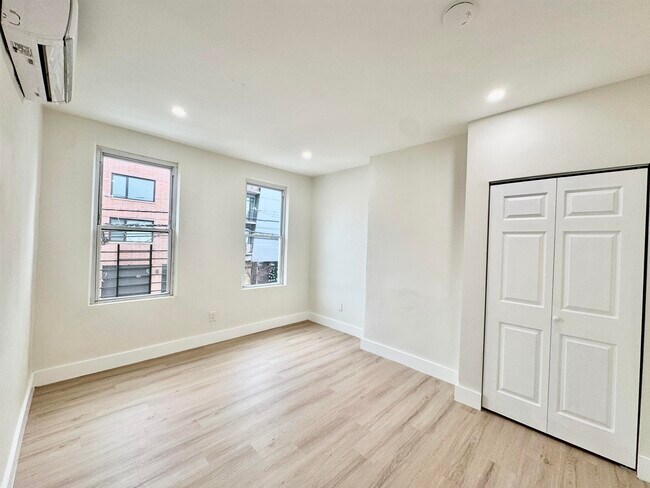 Building Photo - 386 Palisade Ave