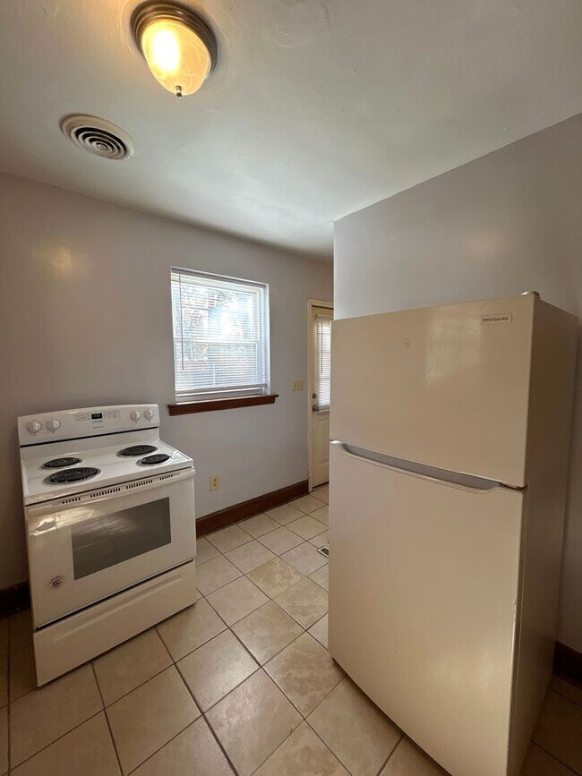 Building Photo - T.R. Lawing Realty Property