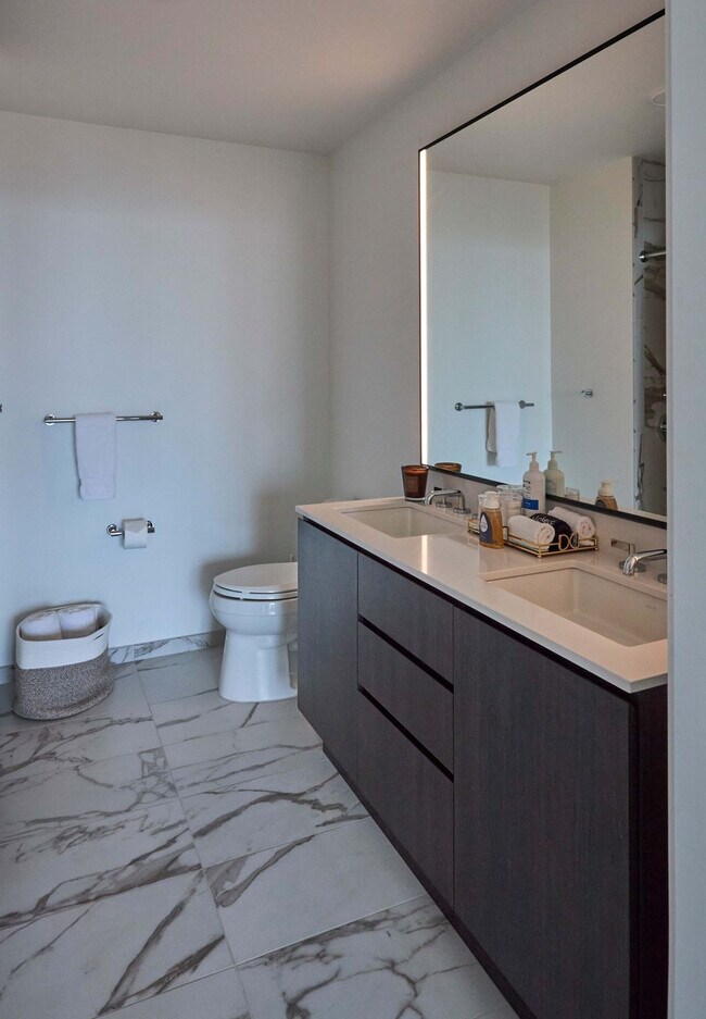 Building Photo - 1000 S Michigan Ave