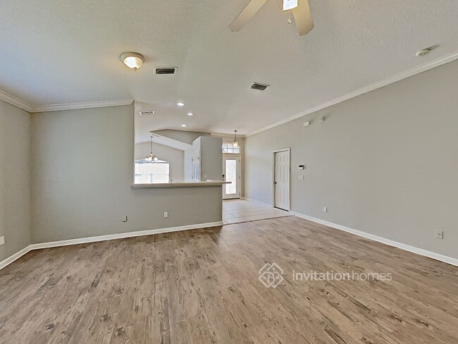 Building Photo - 1800 Ferncreek Dr