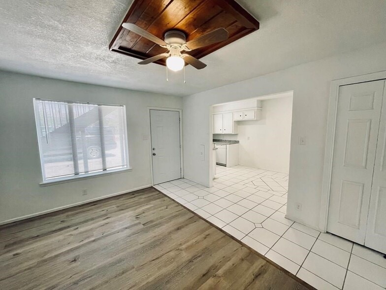 Building Photo - 1203 Redwood St