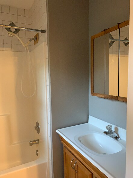 Building Photo - 1740 Brompton Square