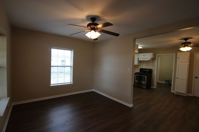 Building Photo - Adorable 2 Bedroom 1 Bath Home in West Tyler! Available now!
