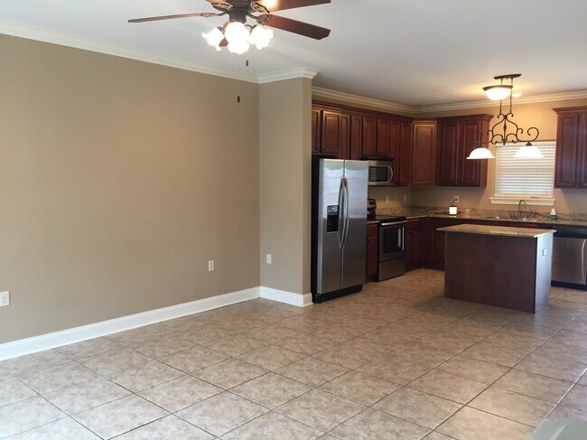 Dinning - 1500 Lacadie Dr