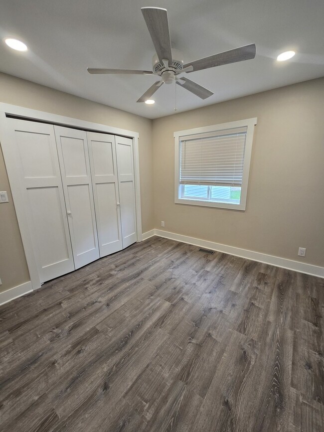 Building Photo - 1567 W Stonehenge Dr