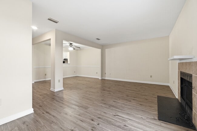 Building Photo - 3914 Wyckoff Dr