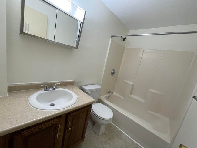 Building Photo - 521 Pine St