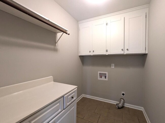 Building Photo - 929 Greenbriar Dr