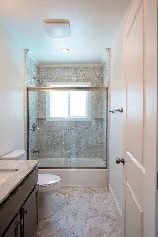 Building Photo - 157 N Vista St