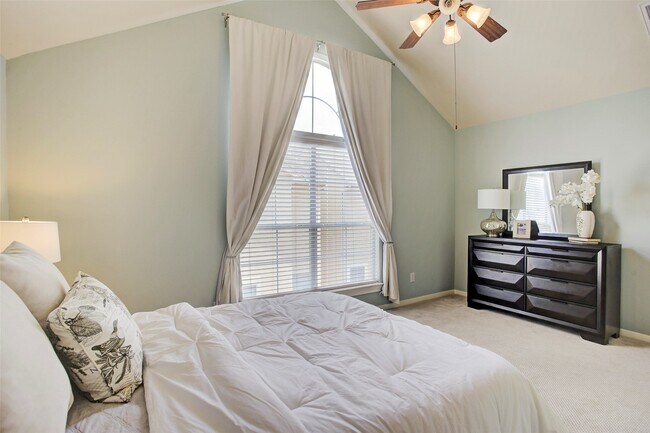 Building Photo - 5806 Kansas St
