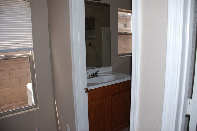 Building Photo - Beautiful Tolleson Home