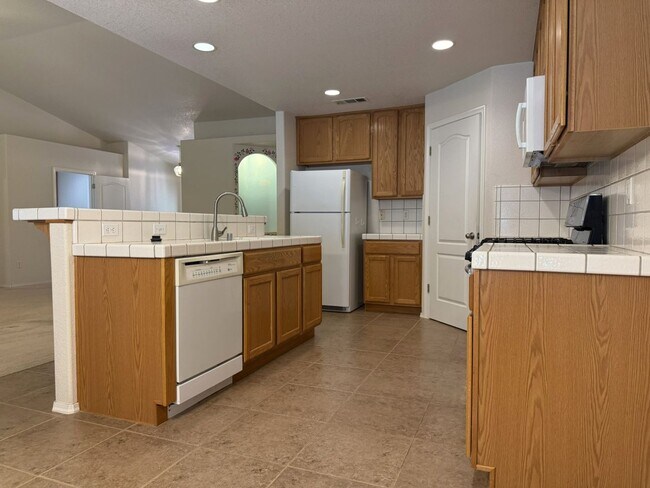 Building Photo - Charming 3-bedroom, 2-bath home in North Merced!