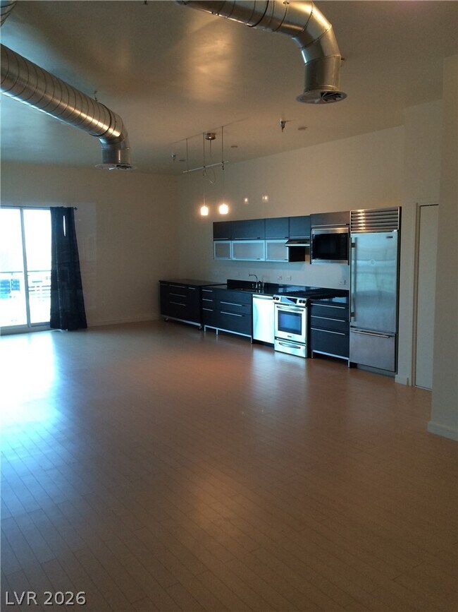 Building Photo - 200 Hoover Ave