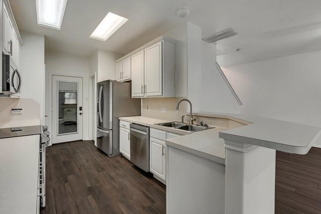 Building Photo - 209 Summerhaze Cir