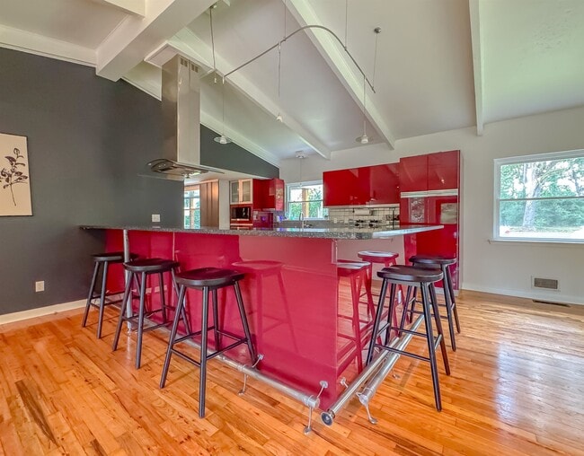 Building Photo - 1044 Seminole Dr