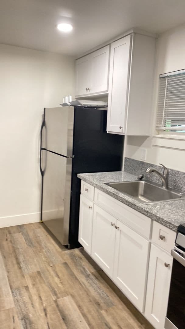 Building Photo - Recently Updated Delhi Home