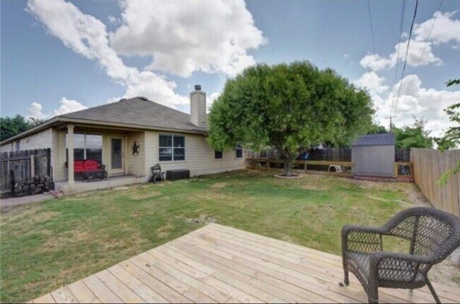 Building Photo - 1112 Cockrill Ct