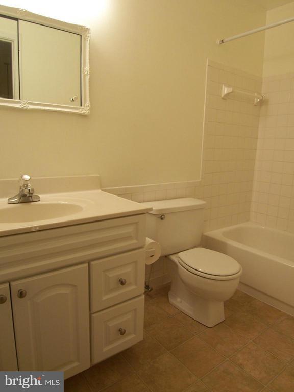 Building Photo - 8502 Lakinhurst Ln