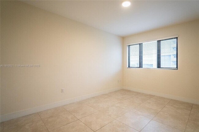 Building Photo - 1091 Galiano St