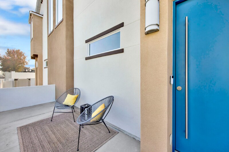 Building Photo - 2352 E Poppy St