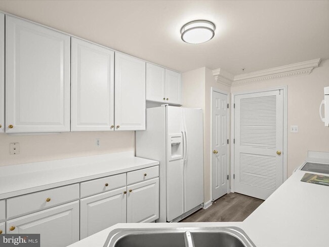 Building Photo - 10713 Symphony Way