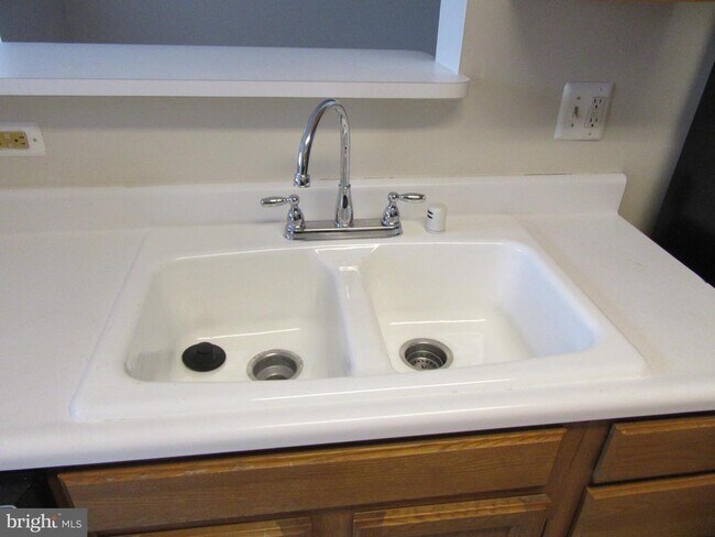 Building Photo - 11006 Koman Cir