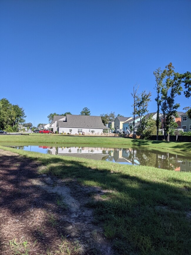 Building Photo - 155 Country Oaks Ln