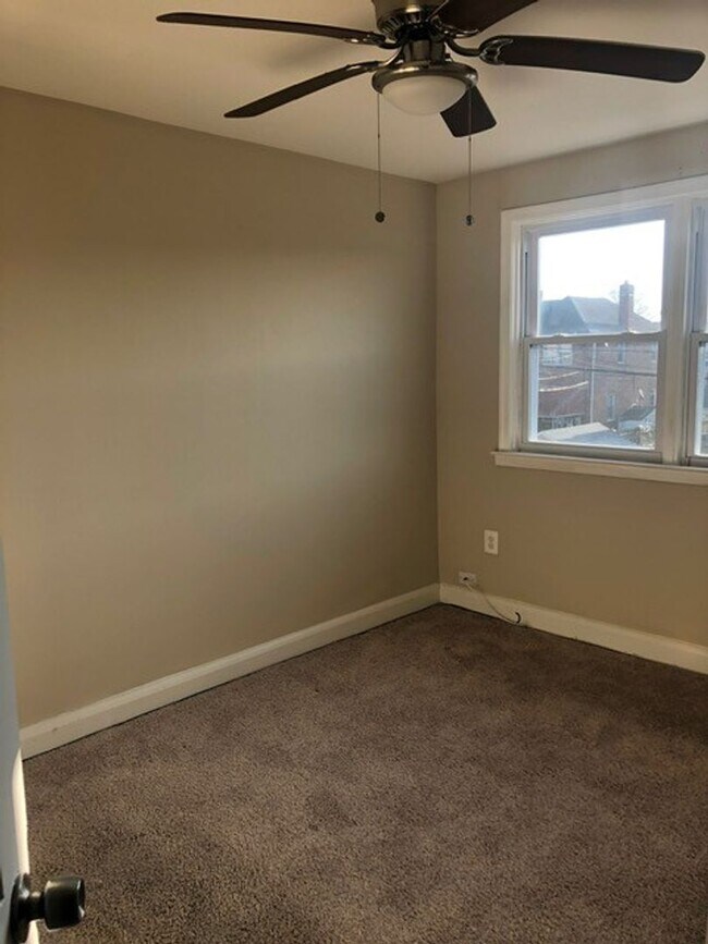 Building Photo - 2136 Redthorn Rd