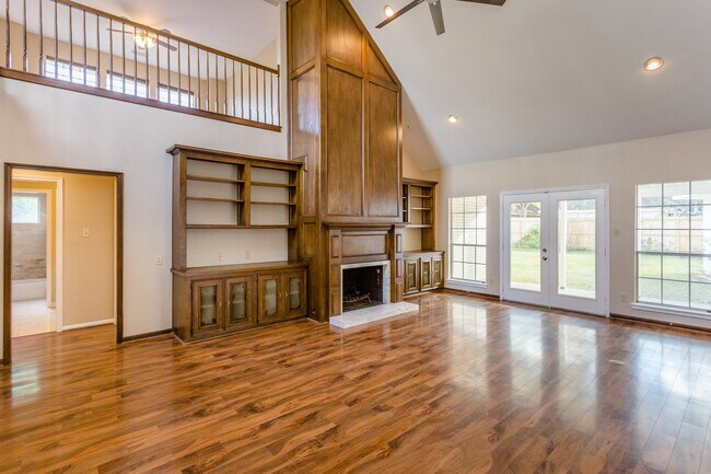 Building Photo - 1703 Plantation Dr