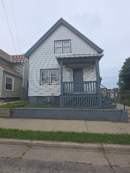 Primary Photo - 2714 W Walnut St
