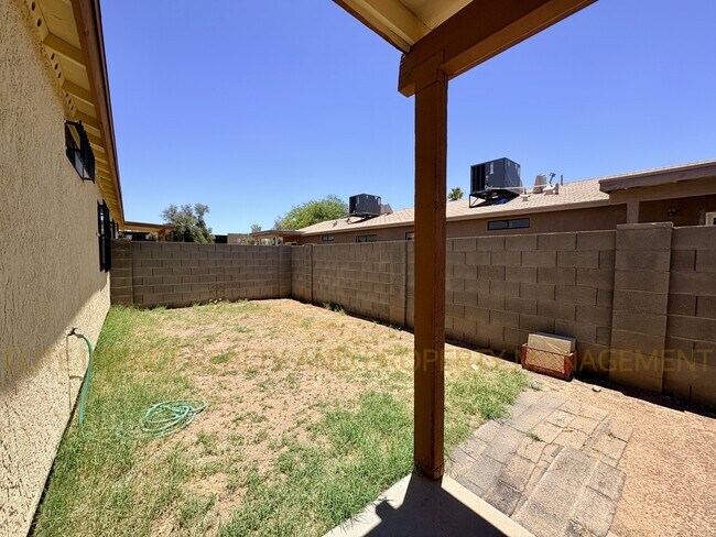 Building Photo - 3422 N Fontana Ave