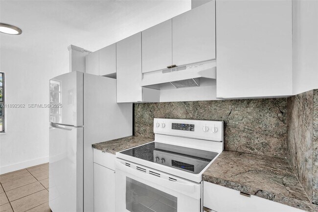 Building Photo - 137 NW 29th Ave