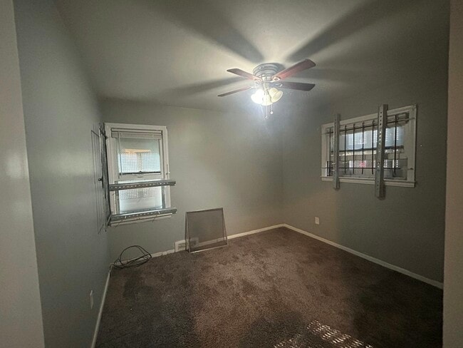 Building Photo - 9961 Vaughan St