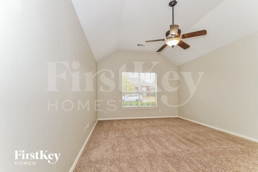 Building Photo - 3921 Cloudcrest Dr