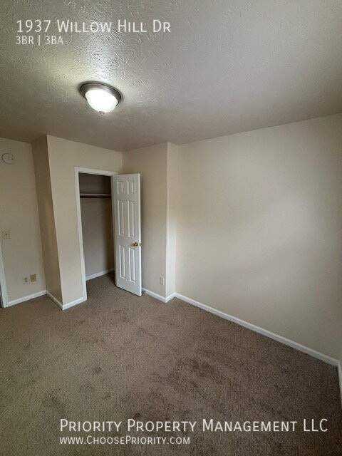 Building Photo - 1937 Willow Hill Dr