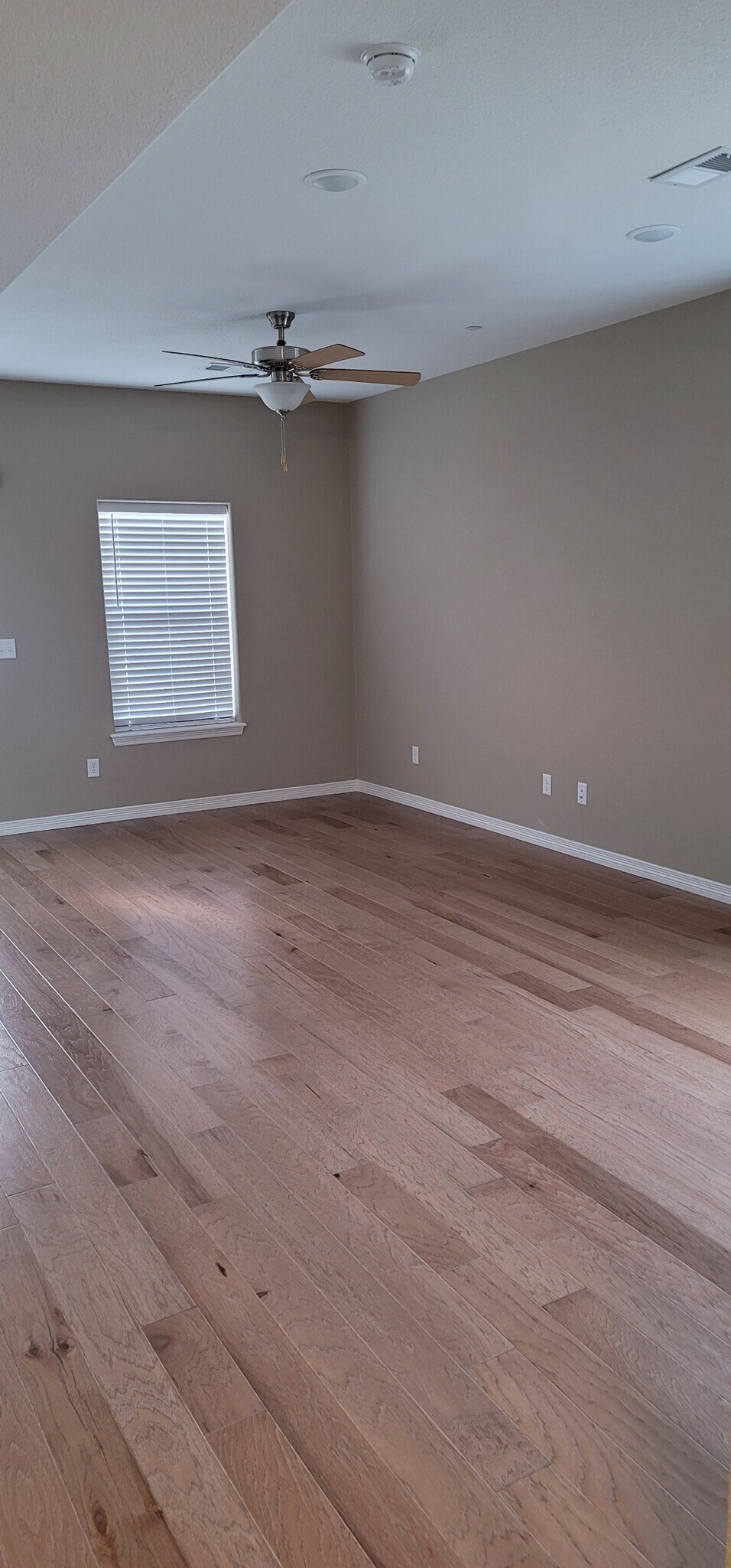 Building Photo - 3039 Upland Dr