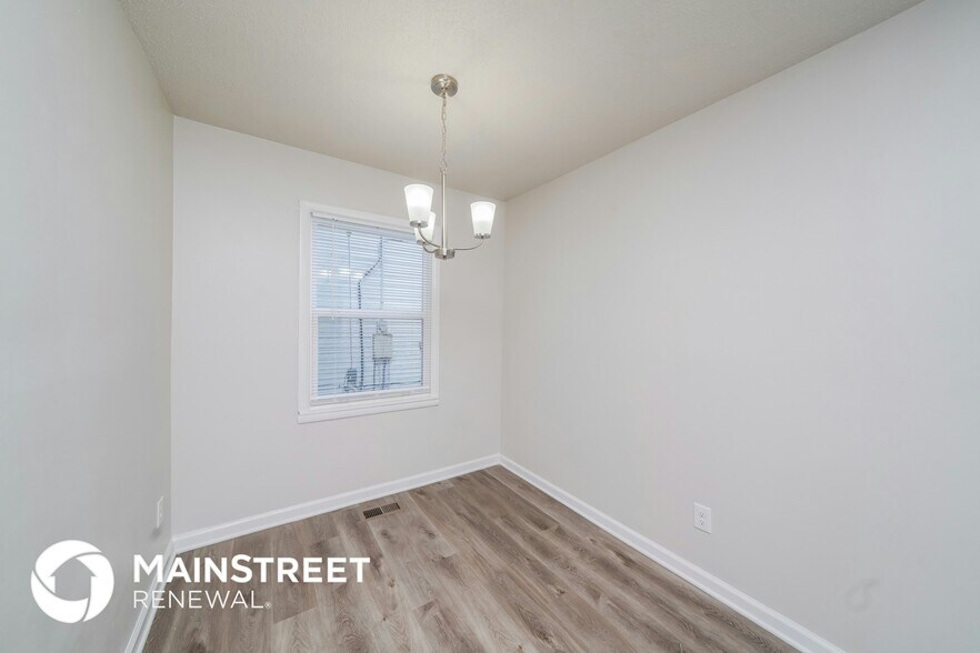 Building Photo - 323 N 43rd St