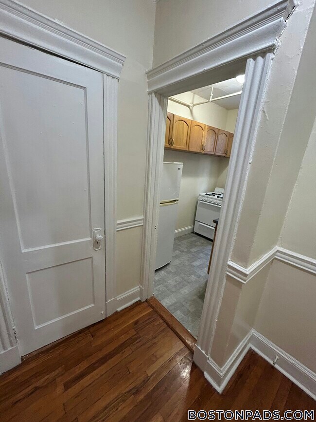 Building Photo - 360 Riverway