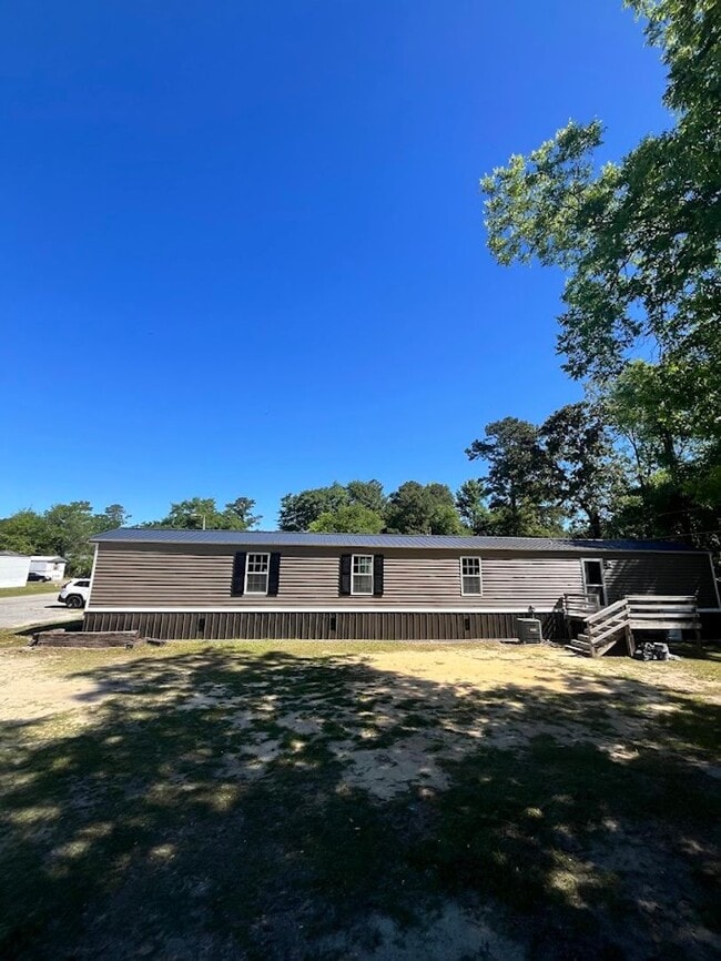 Building Photo - NEW LISTING!!