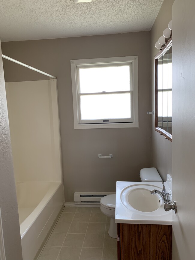 Bathroom - Includes shower/tub combo - 354 W Douglas St