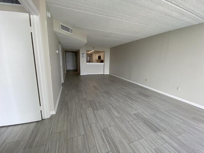 Building Photo - 275 1st St S