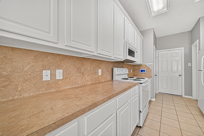 Building Photo - 110 N Burberry Park Cir