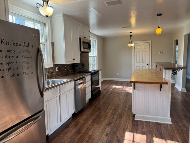 Building Photo - 2313 Lynn Rd NW