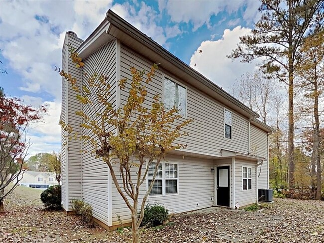 Building Photo - 2000 Foster Trace Ct